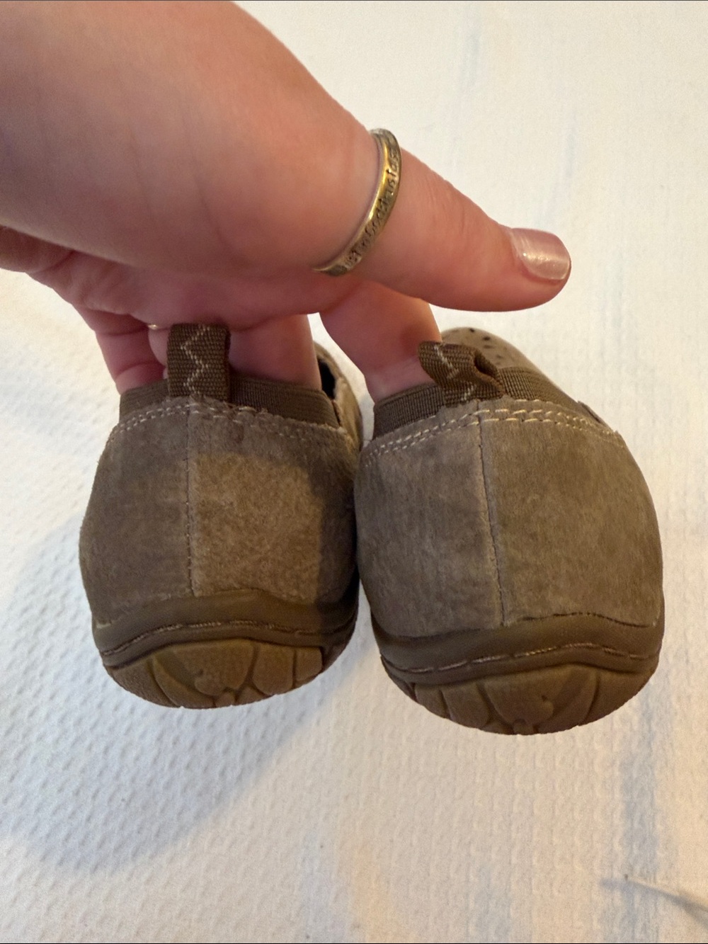 Earth Origins Sugar Leather Laser Cut Out Slip-On Loafers in Tan/Taupe Size 10 - Picture 6 of 16